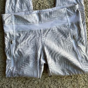 Lulemon Leggings- Size 8- White/ Light Grey & Mesh